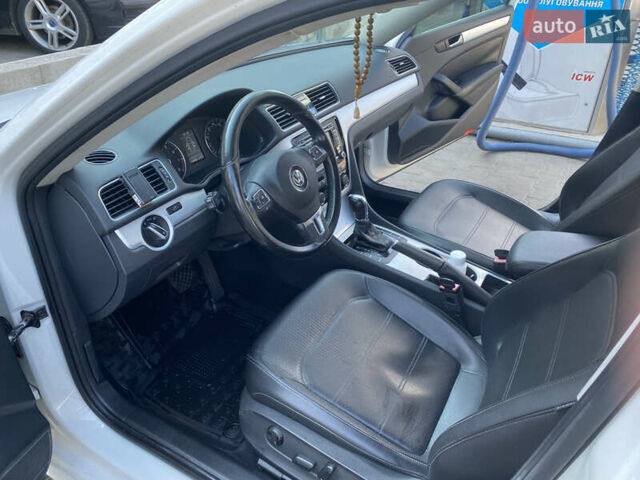 Білий Фольксваген Пассат, об'ємом двигуна 2.48 л та пробігом 220 тис. км за 10700 $, фото 14 на Automoto.ua