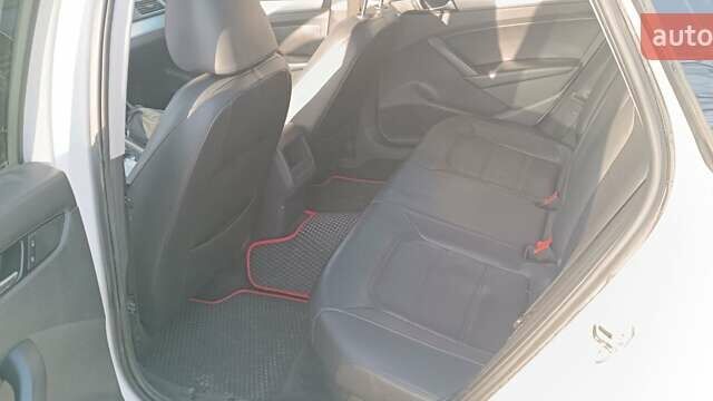 Белый Фольксваген Пассат, объемом двигателя 2.5 л и пробегом 309 тыс. км за 9500 $, фото 6 на Automoto.ua