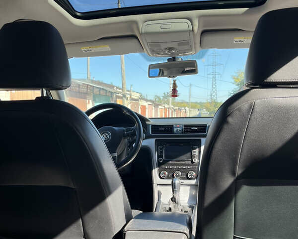 Білий Фольксваген Пассат, об'ємом двигуна 2.5 л та пробігом 186 тис. км за 9900 $, фото 6 на Automoto.ua