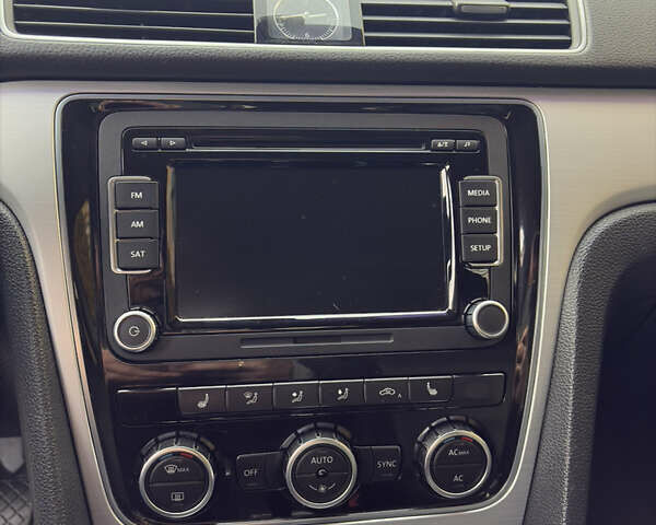 Білий Фольксваген Пассат, об'ємом двигуна 2.48 л та пробігом 237 тис. км за 9500 $, фото 24 на Automoto.ua