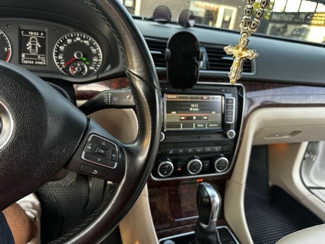 Белый Фольксваген Пассат, объемом двигателя 2 л и пробегом 140 тыс. км за 14000 $, фото 7 на Automoto.ua