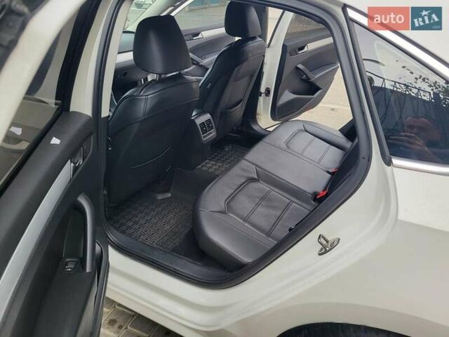 Белый Фольксваген Пассат, объемом двигателя 2.48 л и пробегом 173 тыс. км за 12300 $, фото 13 на Automoto.ua