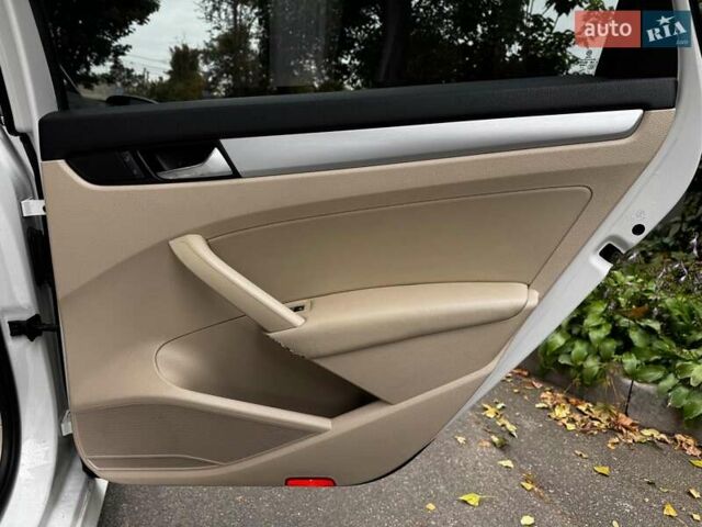 Белый Фольксваген Пассат, объемом двигателя 2.5 л и пробегом 225 тыс. км за 10590 $, фото 23 на Automoto.ua