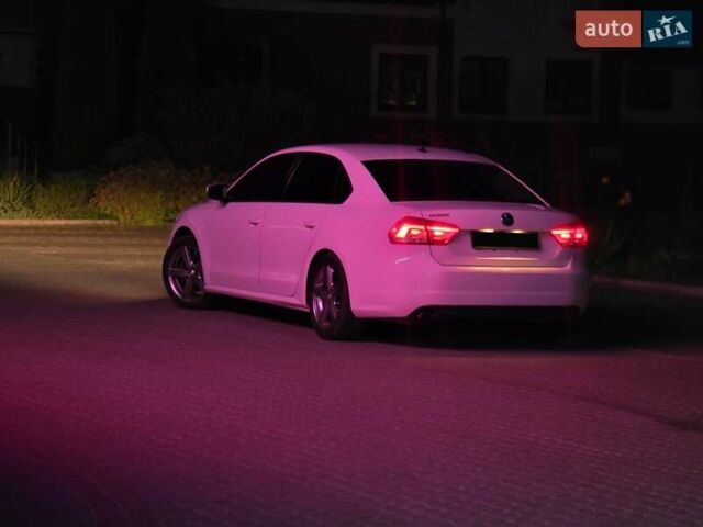 Белый Фольксваген Пассат, объемом двигателя 2.5 л и пробегом 155 тыс. км за 11500 $, фото 25 на Automoto.ua