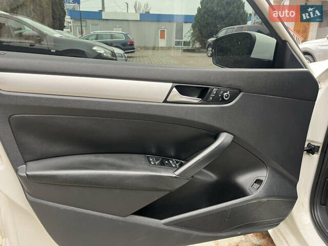 Белый Фольксваген Пассат, объемом двигателя 2.48 л и пробегом 213 тыс. км за 9400 $, фото 11 на Automoto.ua