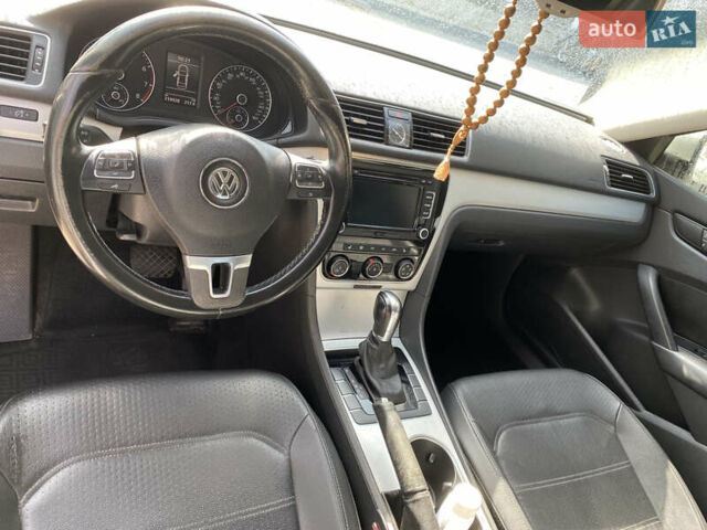 Білий Фольксваген Пассат, об'ємом двигуна 2.48 л та пробігом 220 тис. км за 10700 $, фото 13 на Automoto.ua