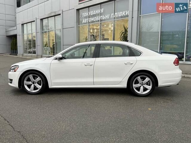 Білий Фольксваген Пассат, об'ємом двигуна 2.5 л та пробігом 239 тис. км за 9300 $, фото 3 на Automoto.ua