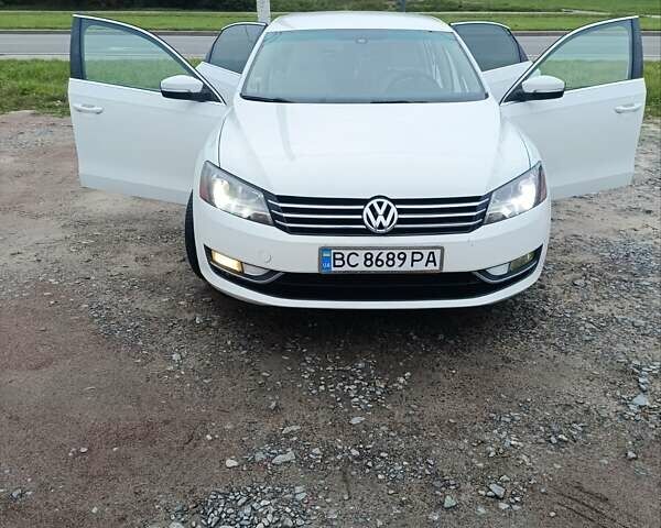 Білий Фольксваген Пассат, об'ємом двигуна 2.5 л та пробігом 223 тис. км за 10400 $, фото 1 на Automoto.ua