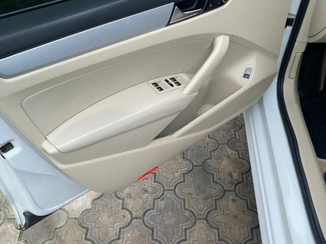 Білий Фольксваген Пассат, об'ємом двигуна 2 л та пробігом 289 тис. км за 11500 $, фото 13 на Automoto.ua