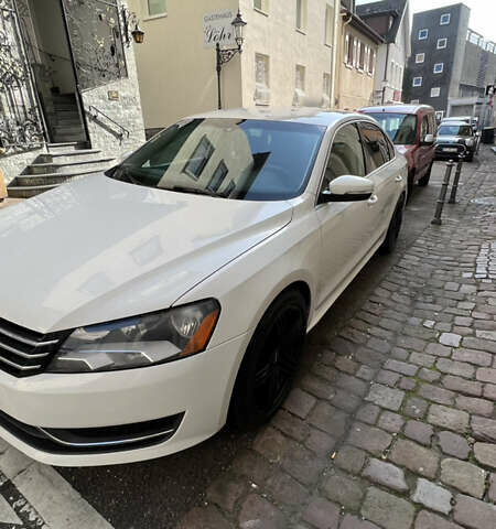 Белый Фольксваген Пассат, объемом двигателя 2.5 л и пробегом 201 тыс. км за 10300 $, фото 1 на Automoto.ua