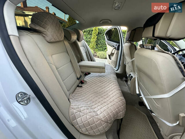 Білий Фольксваген Пассат, об'ємом двигуна 1.97 л та пробігом 190 тис. км за 12200 $, фото 27 на Automoto.ua