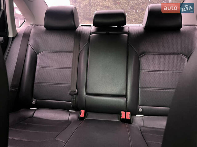 Белый Фольксваген Пассат, объемом двигателя 2.48 л и пробегом 213 тыс. км за 9400 $, фото 22 на Automoto.ua