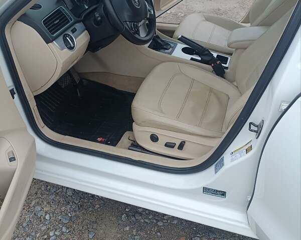 Білий Фольксваген Пассат, об'ємом двигуна 2.5 л та пробігом 223 тис. км за 10400 $, фото 7 на Automoto.ua