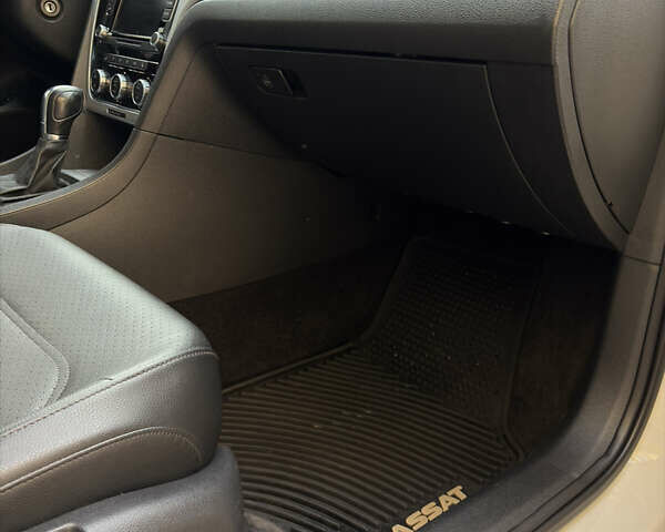 Білий Фольксваген Пассат, об'ємом двигуна 2.48 л та пробігом 237 тис. км за 9500 $, фото 15 на Automoto.ua