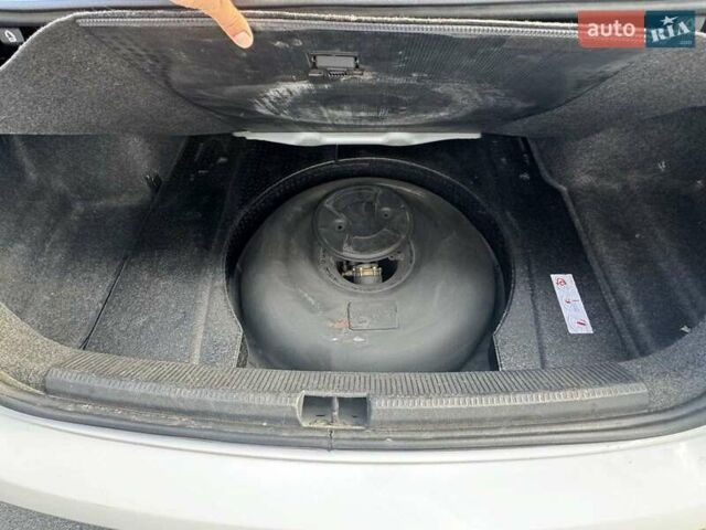 Белый Фольксваген Пассат, объемом двигателя 2.5 л и пробегом 270 тыс. км за 8799 $, фото 28 на Automoto.ua