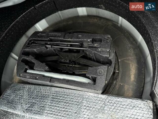 Білий Фольксваген Пассат, об'ємом двигуна 2.5 л та пробігом 239 тис. км за 9300 $, фото 28 на Automoto.ua