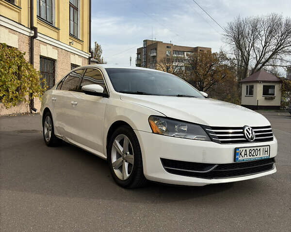 Білий Фольксваген Пассат, об'ємом двигуна 2.48 л та пробігом 237 тис. км за 9500 $, фото 2 на Automoto.ua