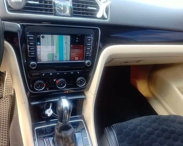 Фольксваген Пассат 2012 в Киеве на Automoto.ua Белый Фольксваген Пассат, объемом двигателя 2.48 л и пробегом 300 тыс. км за 8900 $, фото 10 на Automoto.ua