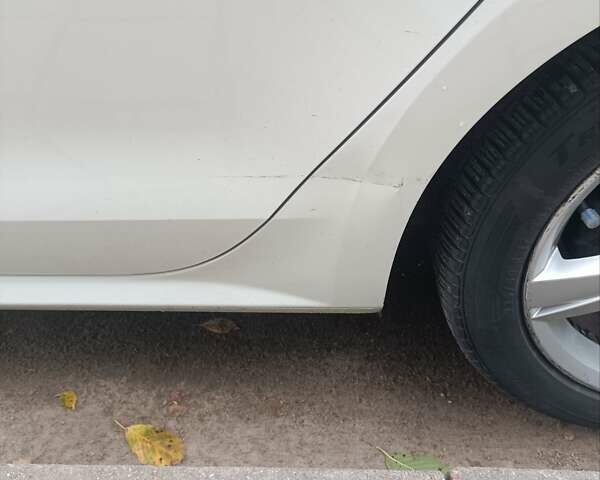 Білий Фольксваген Пассат, об'ємом двигуна 2.5 л та пробігом 223 тис. км за 10400 $, фото 17 на Automoto.ua