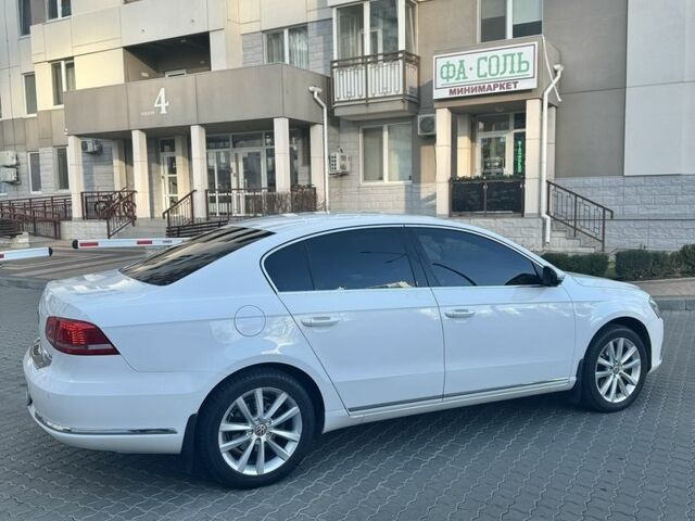 Белый Фольксваген Пассат, объемом двигателя 1.8 л и пробегом 169 тыс. км за 13500 $, фото 4 на Automoto.ua