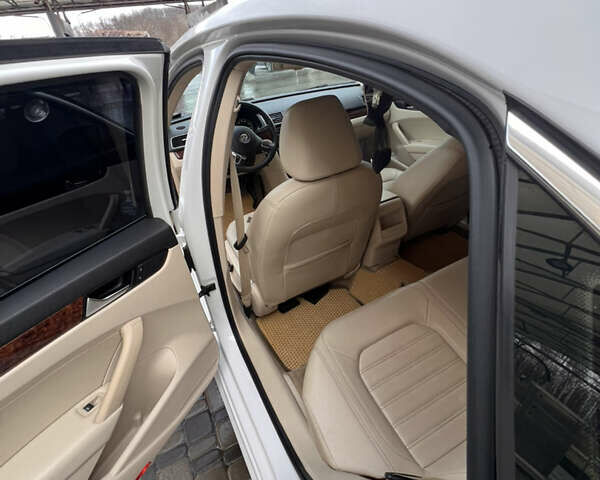 Білий Фольксваген Пассат, об'ємом двигуна 2.48 л та пробігом 267 тис. км за 11000 $, фото 18 на Automoto.ua