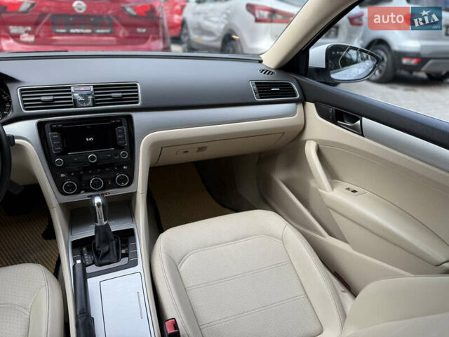 Белый Фольксваген Пассат, объемом двигателя 2.48 л и пробегом 125 тыс. км за 9900 $, фото 40 на Automoto.ua