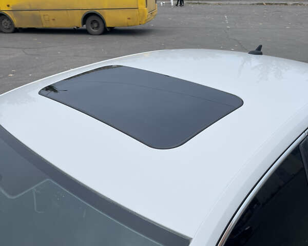 Белый Фольксваген Пассат, объемом двигателя 3.6 л и пробегом 205 тыс. км за 11800 $, фото 17 на Automoto.ua