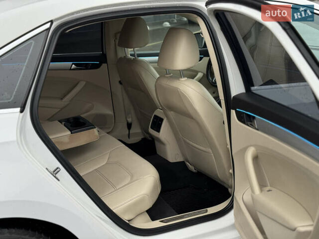 Белый Фольксваген Пассат, объемом двигателя 2.5 л и пробегом 188 тыс. км за 10590 $, фото 46 на Automoto.ua