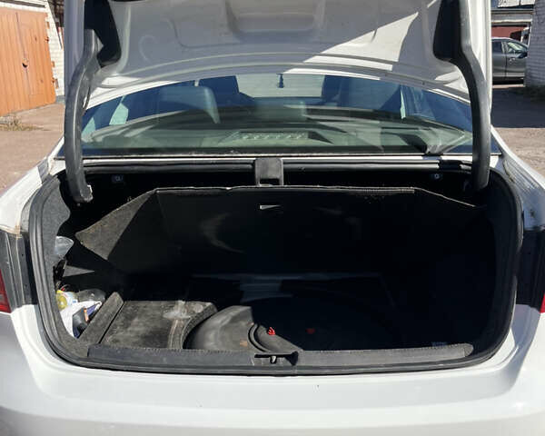 Білий Фольксваген Пассат, об'ємом двигуна 2.5 л та пробігом 186 тис. км за 9900 $, фото 4 на Automoto.ua