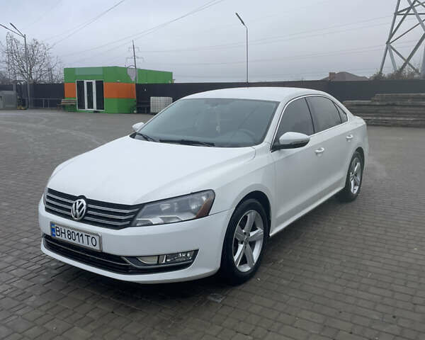 Белый Фольксваген Пассат, объемом двигателя 2.5 л и пробегом 290 тыс. км за 10000 $, фото 1 на Automoto.ua
