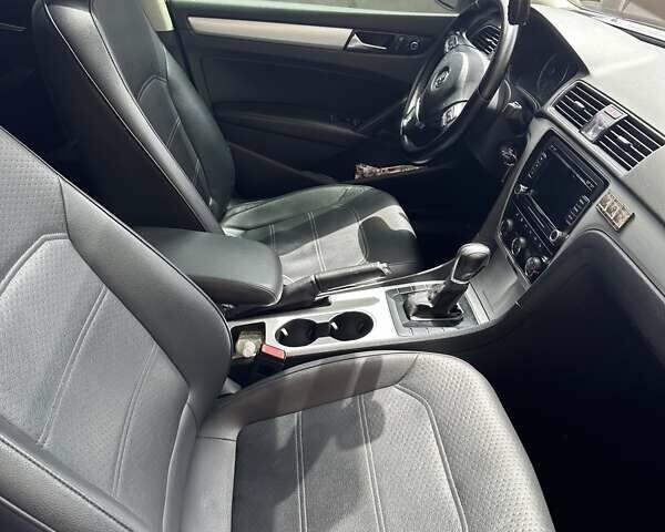 Белый Фольксваген Пассат, объемом двигателя 2.5 л и пробегом 270 тыс. км за 8799 $, фото 22 на Automoto.ua