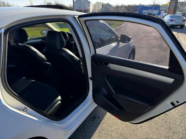 Білий Фольксваген Пассат, об'ємом двигуна 2.5 л та пробігом 173 тис. км за 8200 $, фото 16 на Automoto.ua