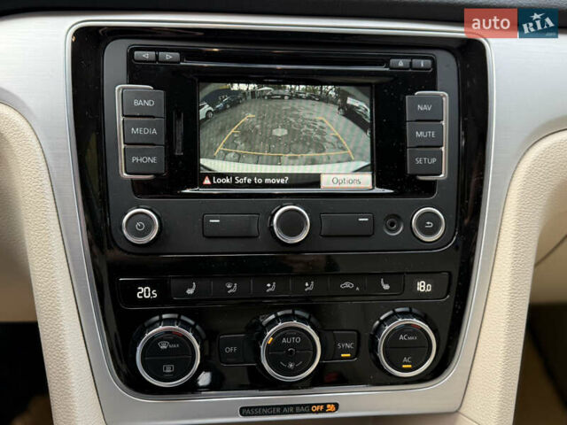 Белый Фольксваген Пассат, объемом двигателя 2.48 л и пробегом 125 тыс. км за 9900 $, фото 49 на Automoto.ua