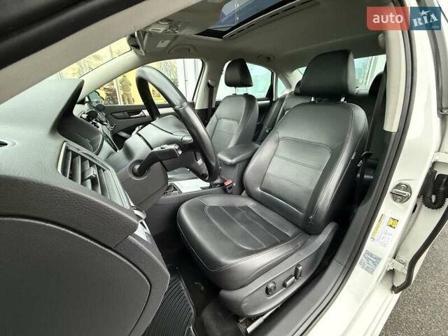 Білий Фольксваген Пассат, об'ємом двигуна 2.5 л та пробігом 239 тис. км за 9300 $, фото 16 на Automoto.ua