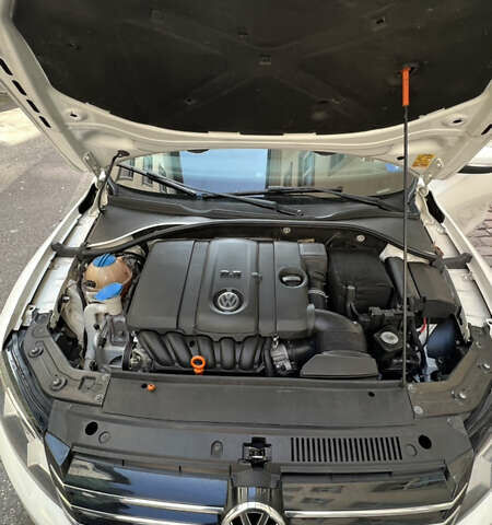 Белый Фольксваген Пассат, объемом двигателя 2.5 л и пробегом 201 тыс. км за 10300 $, фото 8 на Automoto.ua