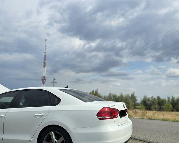 Белый Фольксваген Пассат, объемом двигателя 2.5 л и пробегом 155 тыс. км за 11500 $, фото 28 на Automoto.ua