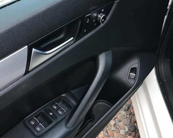 Белый Фольксваген Пассат, объемом двигателя 2.5 л и пробегом 193 тыс. км за 10200 $, фото 15 на Automoto.ua