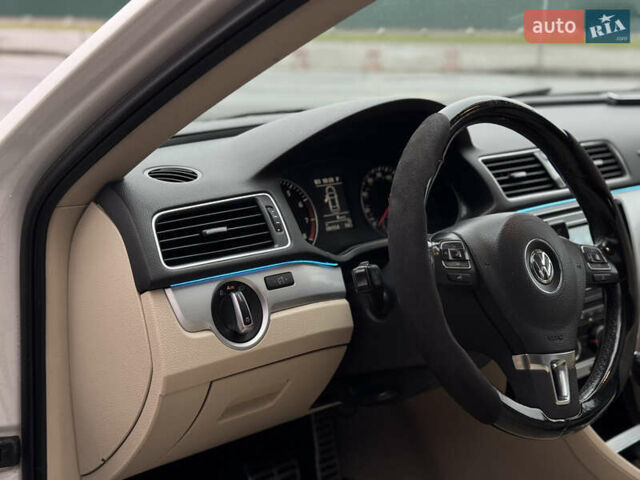 Белый Фольксваген Пассат, объемом двигателя 2.5 л и пробегом 188 тыс. км за 10590 $, фото 23 на Automoto.ua