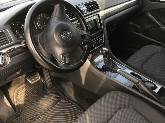 Белый Фольксваген Пассат, объемом двигателя 2.5 л и пробегом 185 тыс. км за 8600 $, фото 6 на Automoto.ua