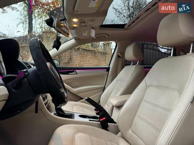 Білий Фольксваген Пассат, об'ємом двигуна 2.5 л та пробігом 190 тис. км за 10790 $, фото 13 на Automoto.ua