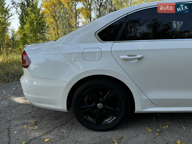 Белый Фольксваген Пассат, объемом двигателя 2.5 л и пробегом 188 тыс. км за 10990 $, фото 4 на Automoto.ua