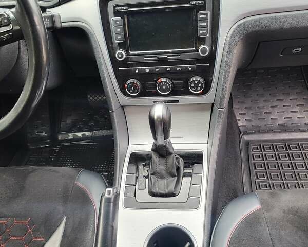 Белый Фольксваген Пассат, объемом двигателя 2.48 л и пробегом 173 тыс. км за 12300 $, фото 19 на Automoto.ua