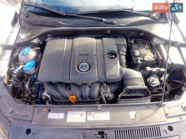 Фольксваген Пассат 2012 в Киеве на Automoto.ua Белый Фольксваген Пассат, объемом двигателя 2.48 л и пробегом 300 тыс. км за 8900 $, фото 13 на Automoto.ua