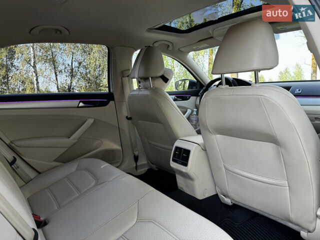 Белый Фольксваген Пассат, объемом двигателя 2.5 л и пробегом 188 тыс. км за 10990 $, фото 18 на Automoto.ua