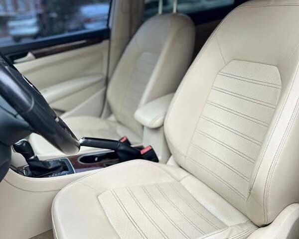 Білий Фольксваген Пассат, об'ємом двигуна 2.48 л та пробігом 217 тис. км за 9400 $, фото 12 на Automoto.ua