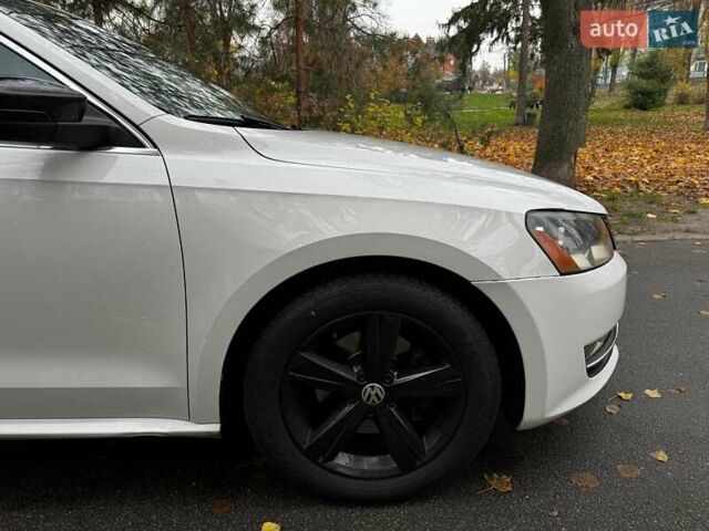 Білий Фольксваген Пассат, об'ємом двигуна 2.5 л та пробігом 190 тис. км за 10790 $, фото 4 на Automoto.ua