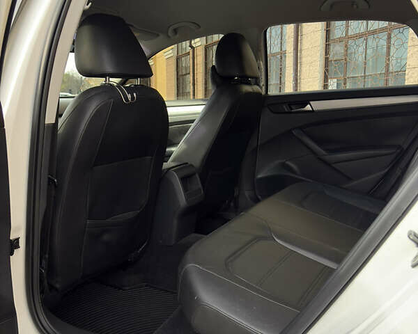 Білий Фольксваген Пассат, об'ємом двигуна 2.48 л та пробігом 237 тис. км за 9500 $, фото 26 на Automoto.ua