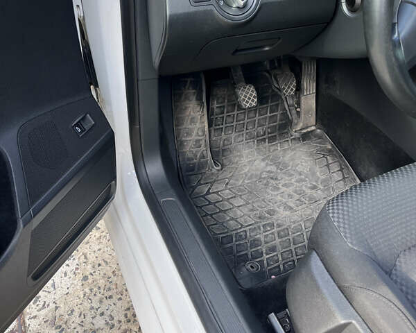 Белый Фольксваген Пассат, объемом двигателя 1.8 л и пробегом 143 тыс. км за 10500 $, фото 21 на Automoto.ua