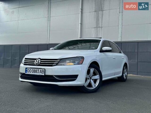 Белый Фольксваген Пассат, объемом двигателя 2.5 л и пробегом 270 тыс. км за 8799 $, фото 1 на Automoto.ua