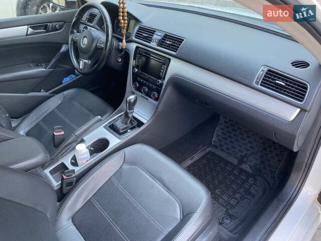 Білий Фольксваген Пассат, об'ємом двигуна 2.48 л та пробігом 220 тис. км за 10700 $, фото 15 на Automoto.ua